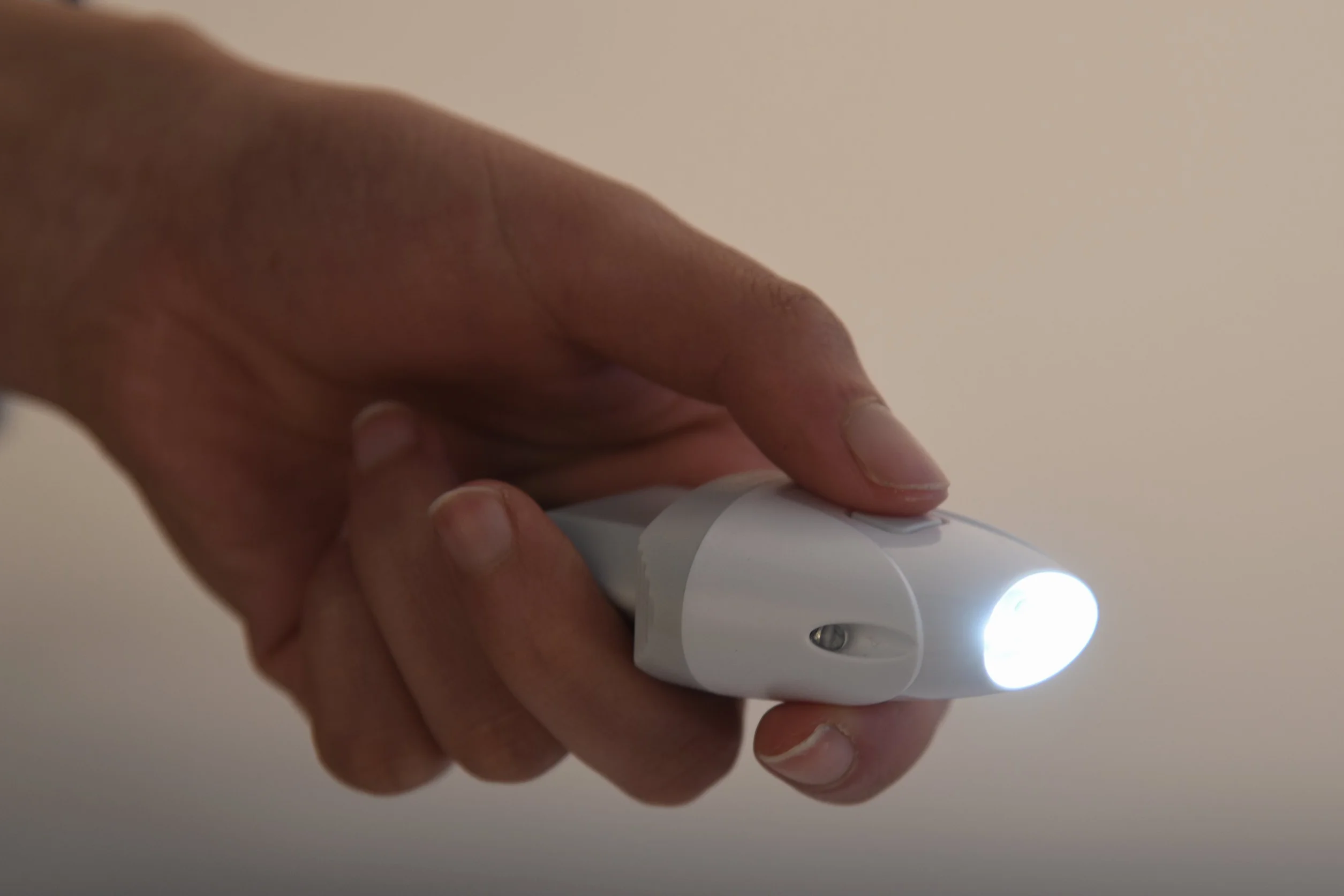 Electraline Lampe de poche de secours automatique LED blanche avec éclairage de courtoisie