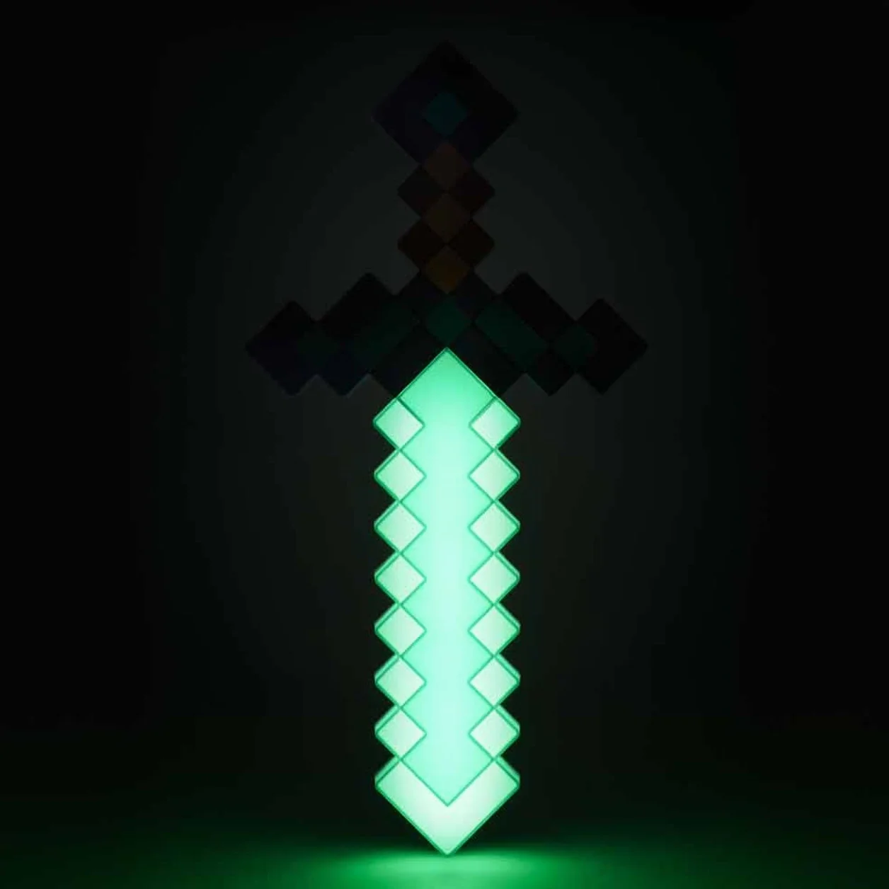 Minecraft Épée en Diamant Lumière Officielle 3 Modes Dynamiques Décor Chambre Gamer Piles USB