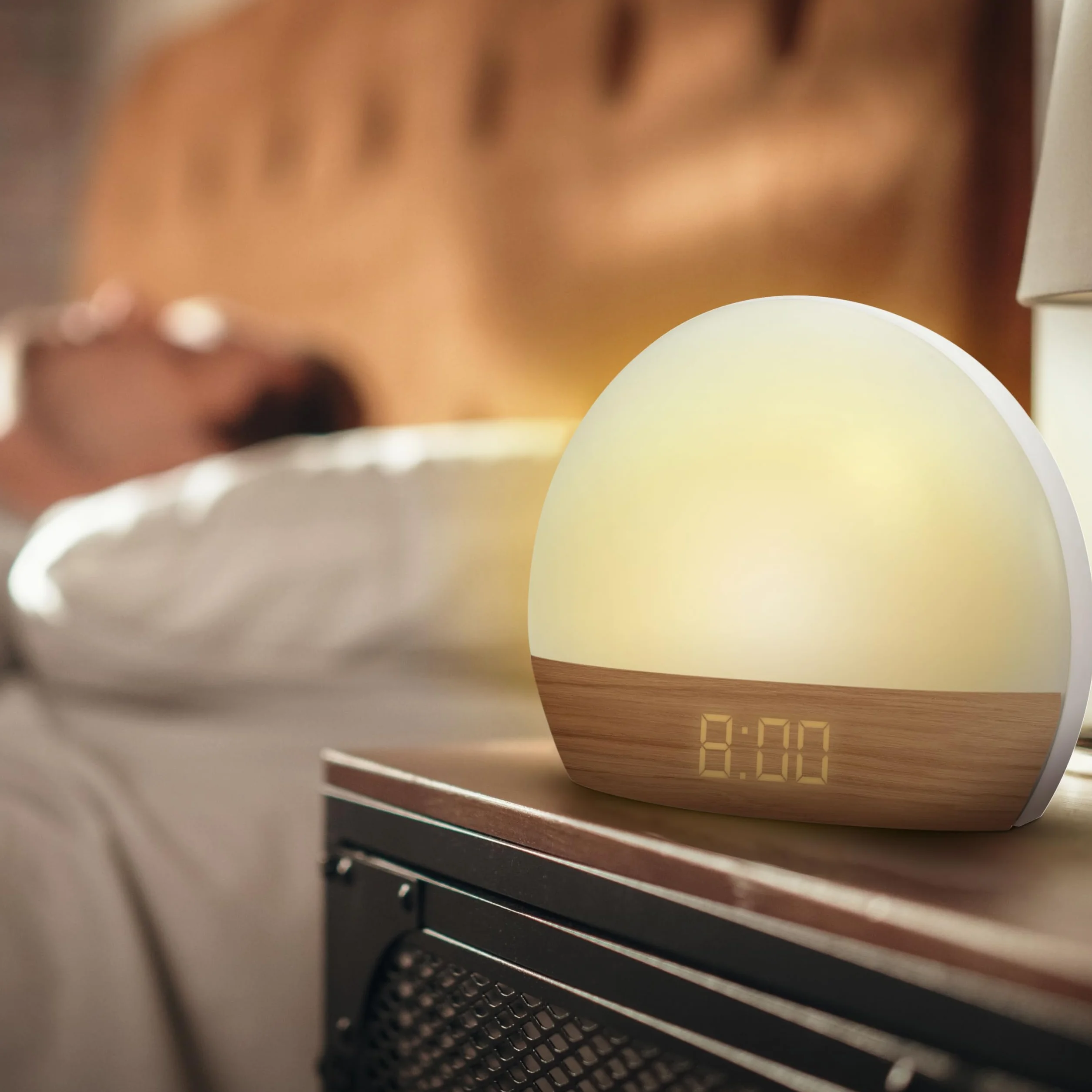 mooov 477356 Réveil simulateur d'aube Lumiere Progressive sur Secteur Luminothérapie Eclairage Blanc ou Couleur Charge Port USB-A Effet Naturel Bois