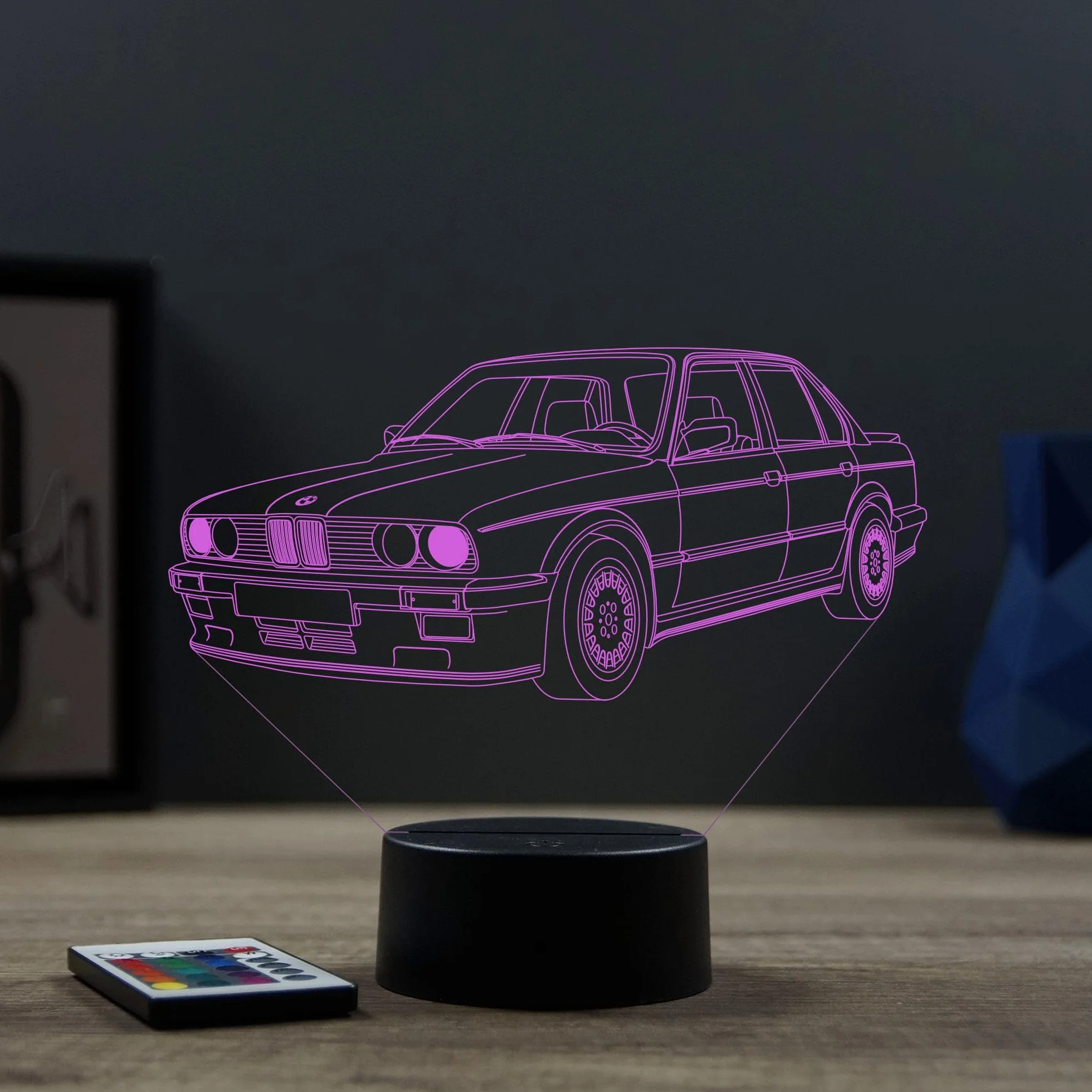 Lampe 3D BMW E30 Personnalisée Veilleuse LED 16 Couleurs Télécommande Gravure Laser Haute Précision Fabriqué en France