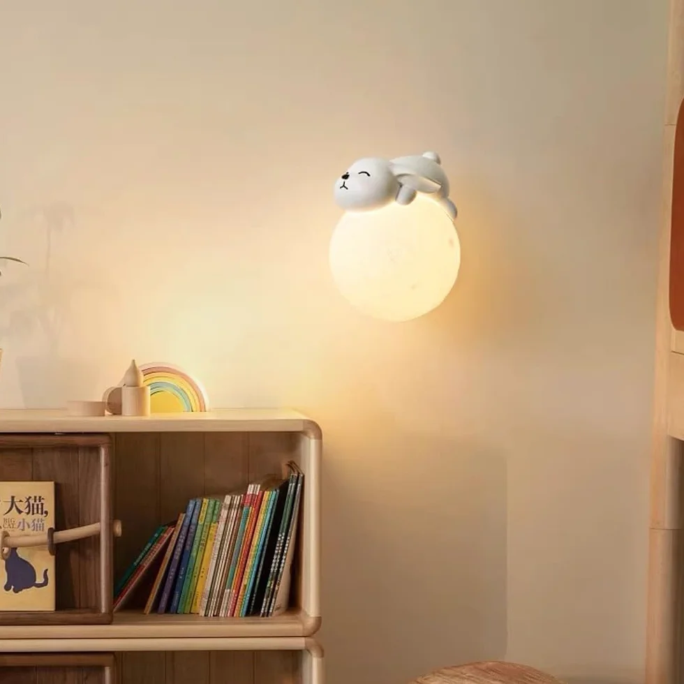 Applique Murale Lapin en Résine Blanche avec Abat-Jour Globe PLA Luminaire Mural Moderne Chambre d'enfant