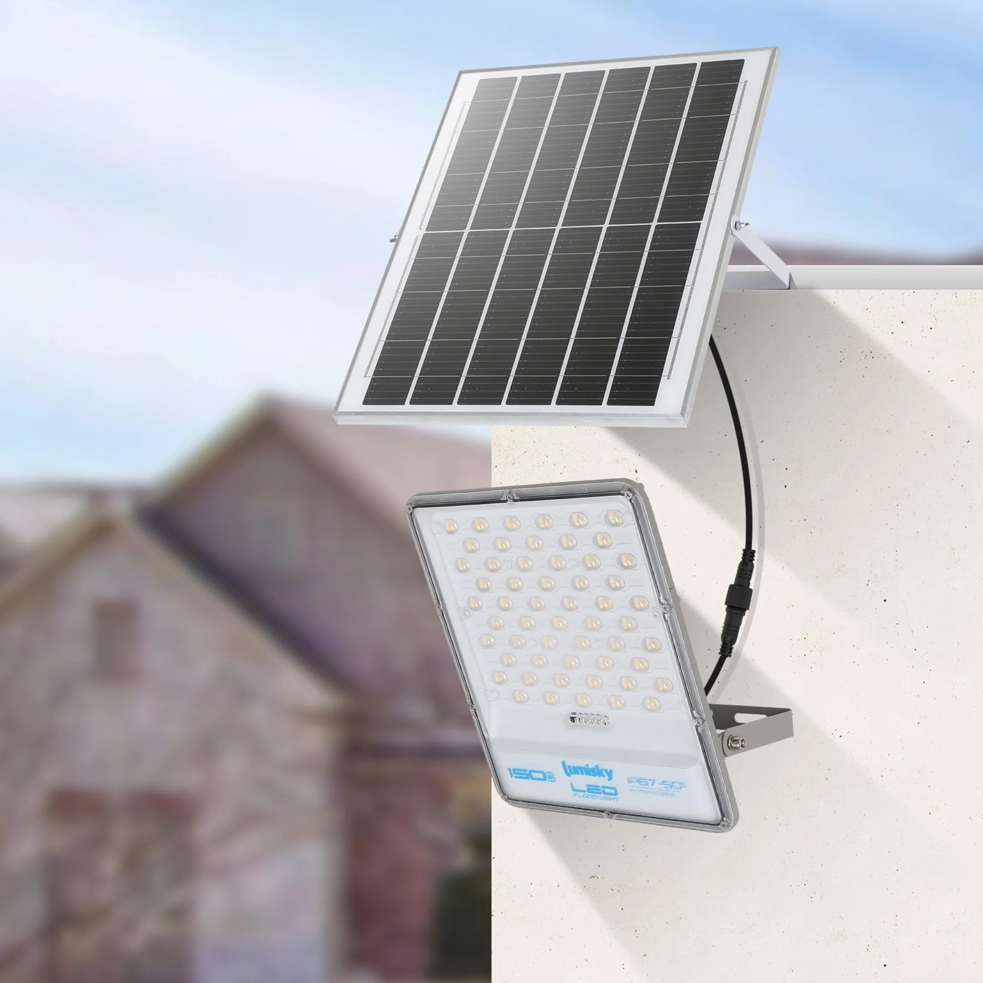 Lumisky TITAN Projecteur solaire LED blanc chaud/froid avec panneau solaire déporté et télécommande H30.5cm
