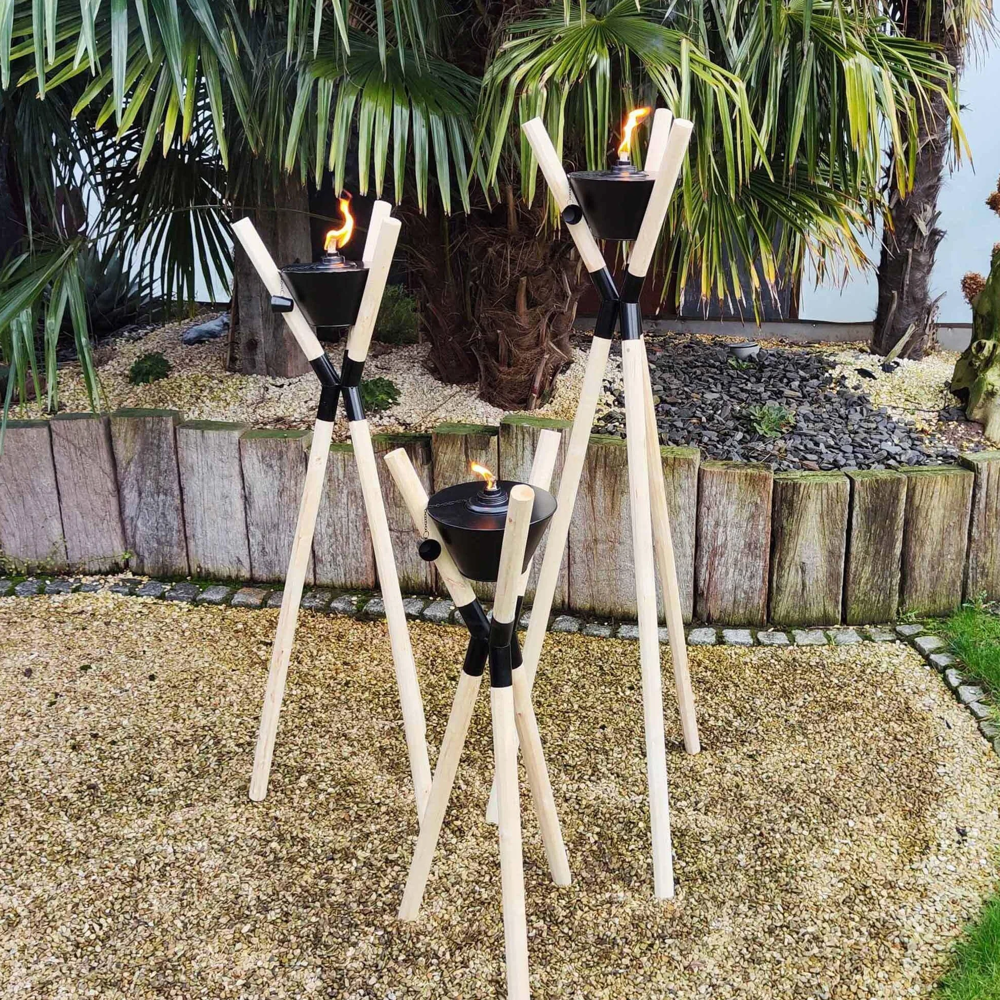 Torche de jardin UNUS avec trépied en bois et métal noire