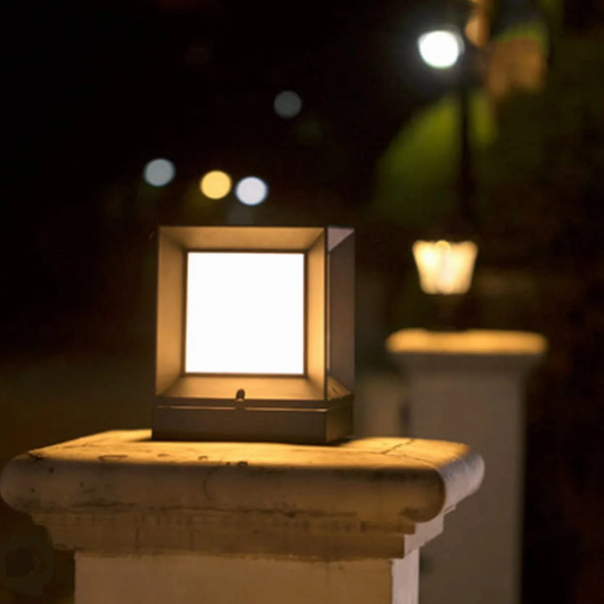 Lampe Pilier Extérieur Jardin Noir Traditionnel Carré avec Abat-Jour Acrylique E27