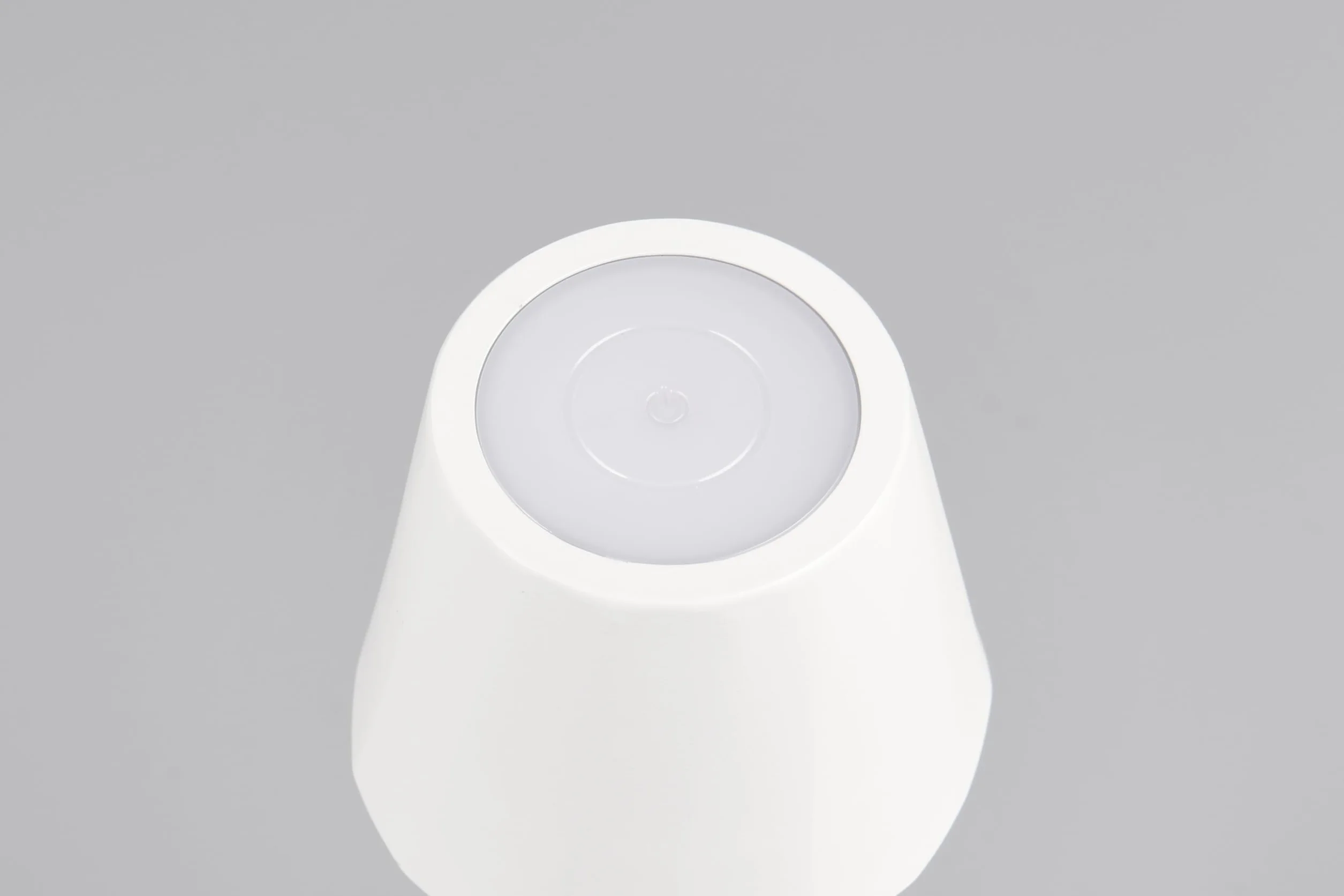 Reality Leuchten Diaz Lampe de table d'extérieur à 4 LED avec batterie métal blanc mat 1,6 W Couleur de la lumière réglable