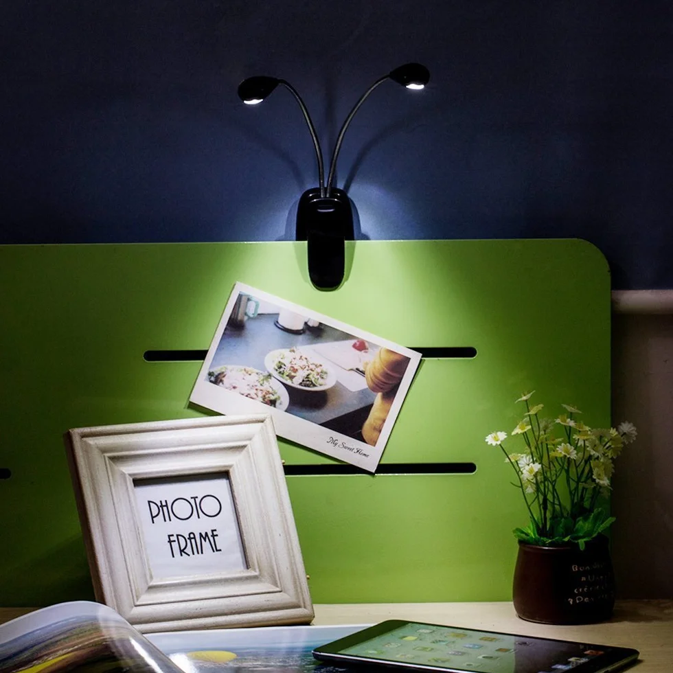 Lampe de Lecture Deux Têtes Liseuse Lampe Clip 8LED 2 Mode Luminosité Réglable 360° Cou Flexible Portable Veilleuse