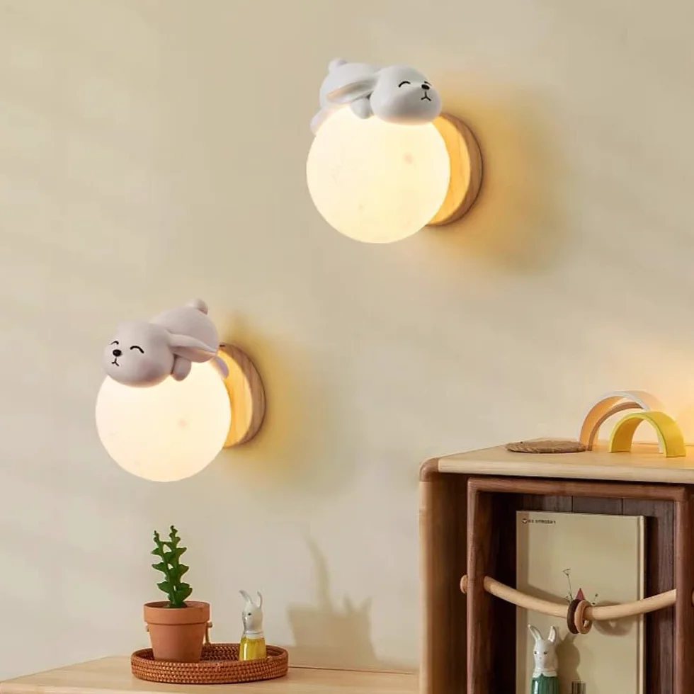 Applique Murale Lapin en Résine Blanche avec Abat-Jour Globe PLA Luminaire Mural Moderne Chambre d'enfant