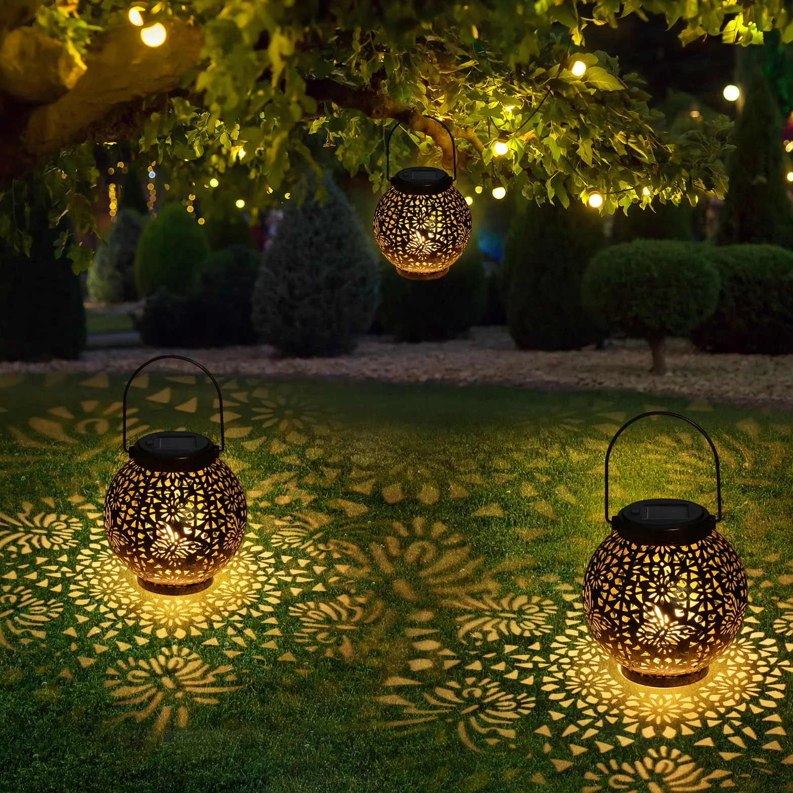 Qoosea Lampe Solaire Extérieur Metal Suspension LED Papillon Imperméable Lanternes Décoratives Évidées pour Patio Jardin Allée