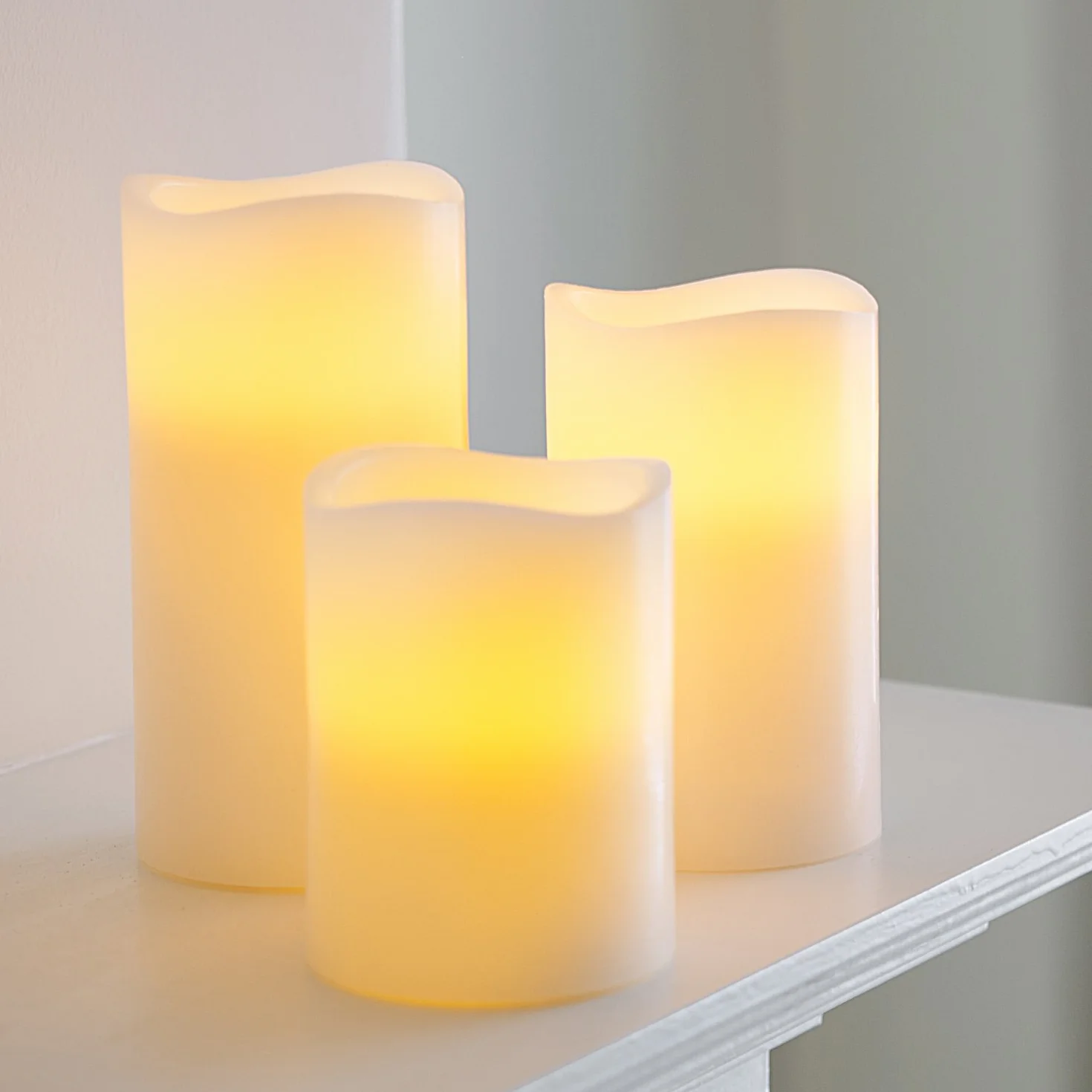 Lights4fun Lot de 3 Bougies Piliers LED Blanc Chaud à Piles en Cire Véritable avec Minuterie