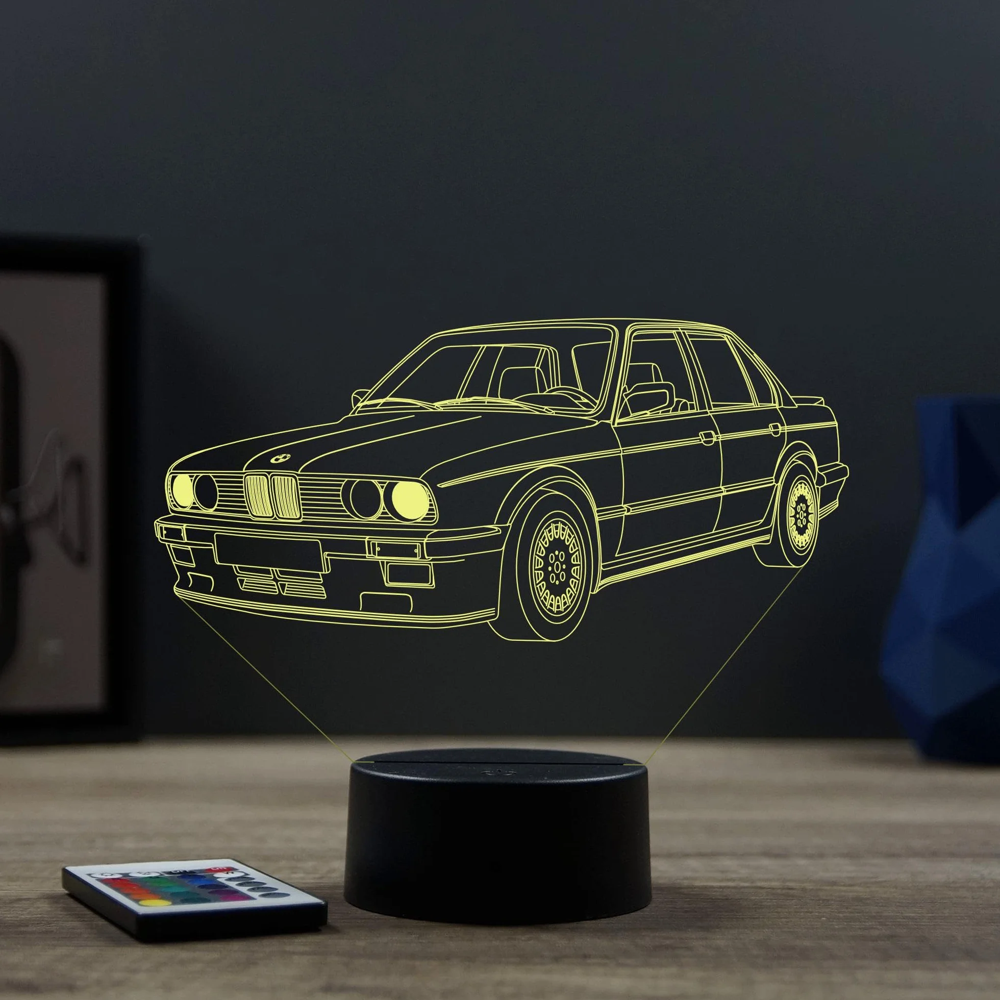 Lampe 3D BMW E30 Personnalisée Veilleuse LED 16 Couleurs Télécommande Gravure Laser Haute Précision Fabriqué en France