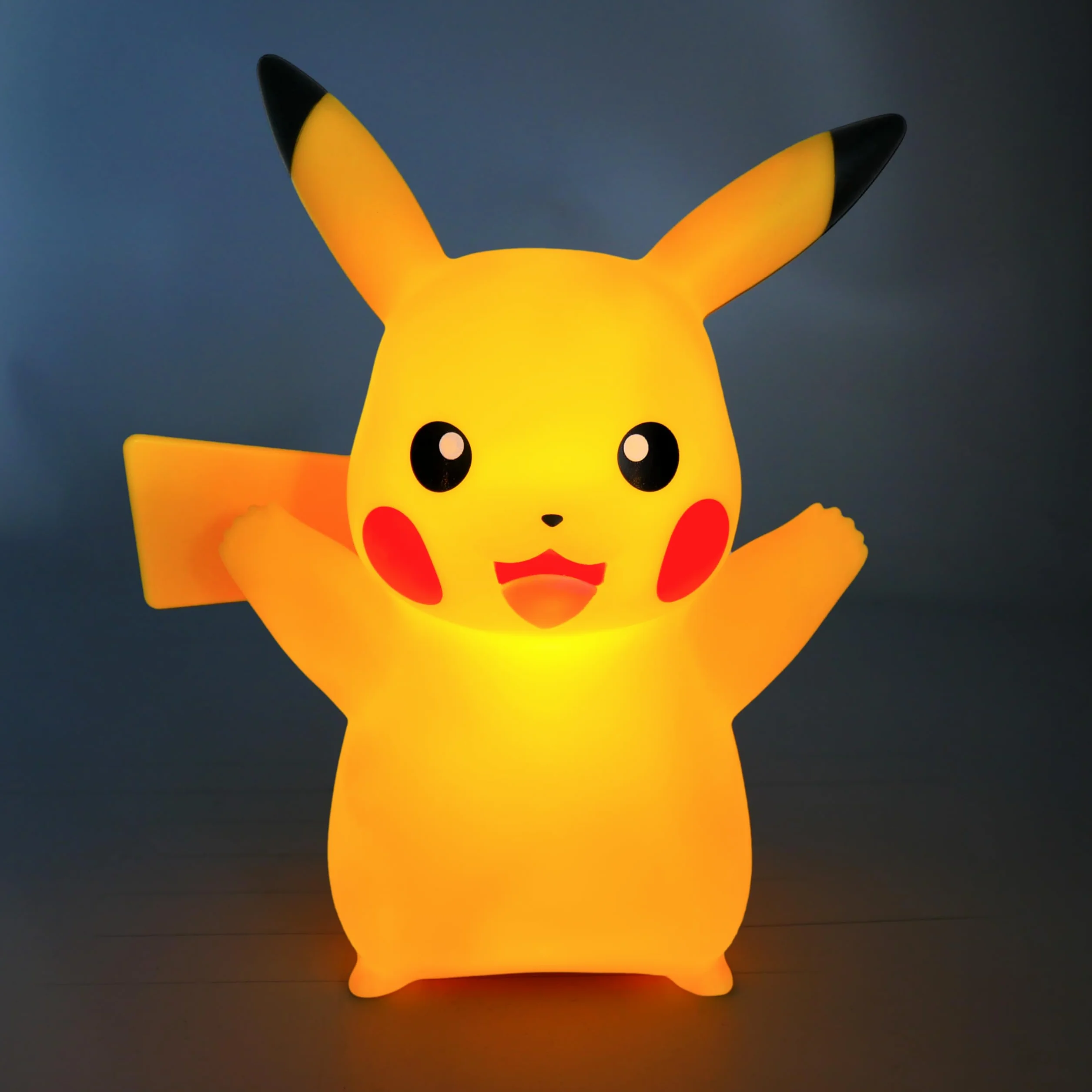 Pokemon LED Pikachu 25 cm Éclairage Fixe Défilement Lent Rapide 3 Piles AAA Secteur Décoration Chambre