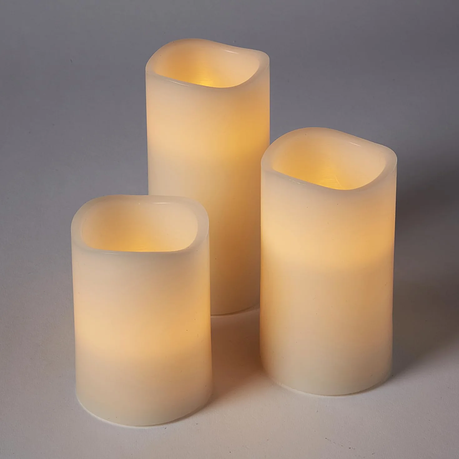 Lights4fun Lot de 3 Bougies Piliers LED Blanc Chaud à Piles en Cire Véritable avec Minuterie