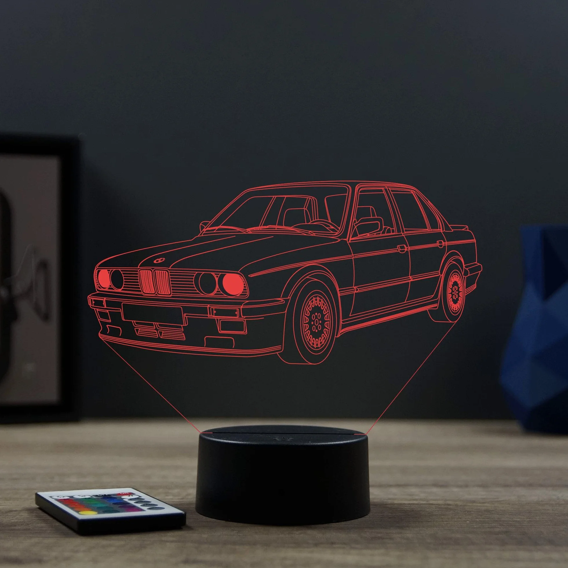 Lampe 3D BMW E30 Personnalisée Veilleuse LED 16 Couleurs Télécommande Gravure Laser Haute Précision Fabriqué en France