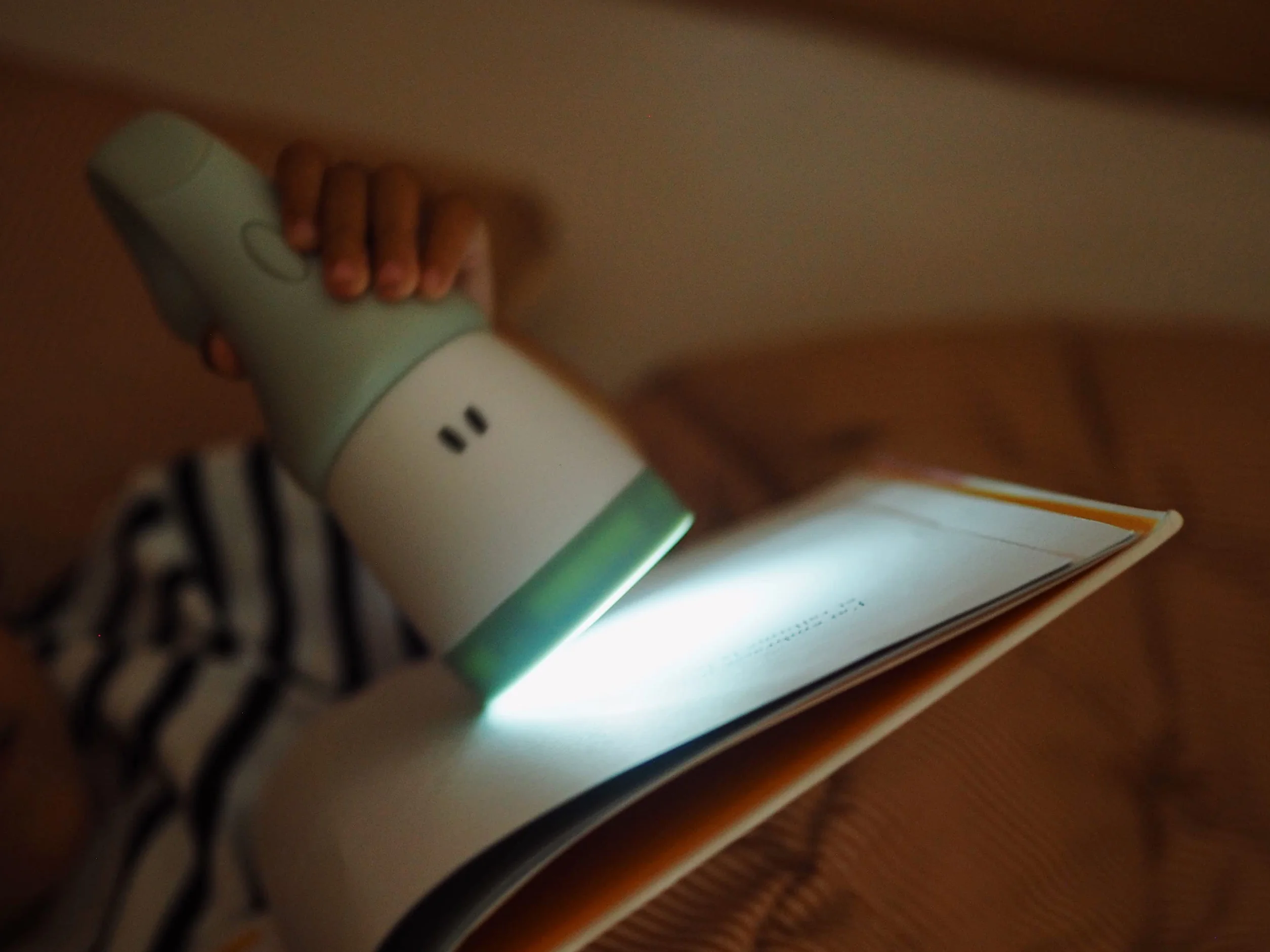 BÉABA Pixie Torch Veilleuse Enfant Bébé Portative sans fil Evolutive Torche Lumière douce Autonomie 90h Vert Sauge