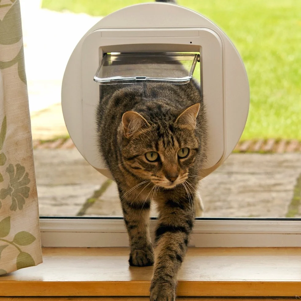 Sure PetCare Adaptateur de Montage pour chatière à Puce électronique SureFlap, Connect et DualScan, Blanc