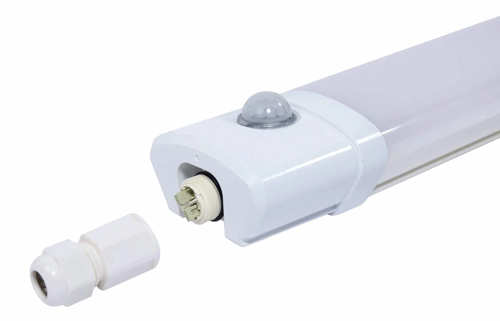 REGLETTE ETANCHE IP65 LED INTEGREE AVEC DETECTEUR 60CM 18W 1620LM CONNEXION AUTO blanc