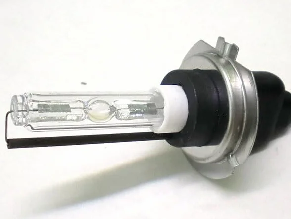 Lot de 2 lampes Xenon H7 6000 K 35 W 2500 lumens culot AMP