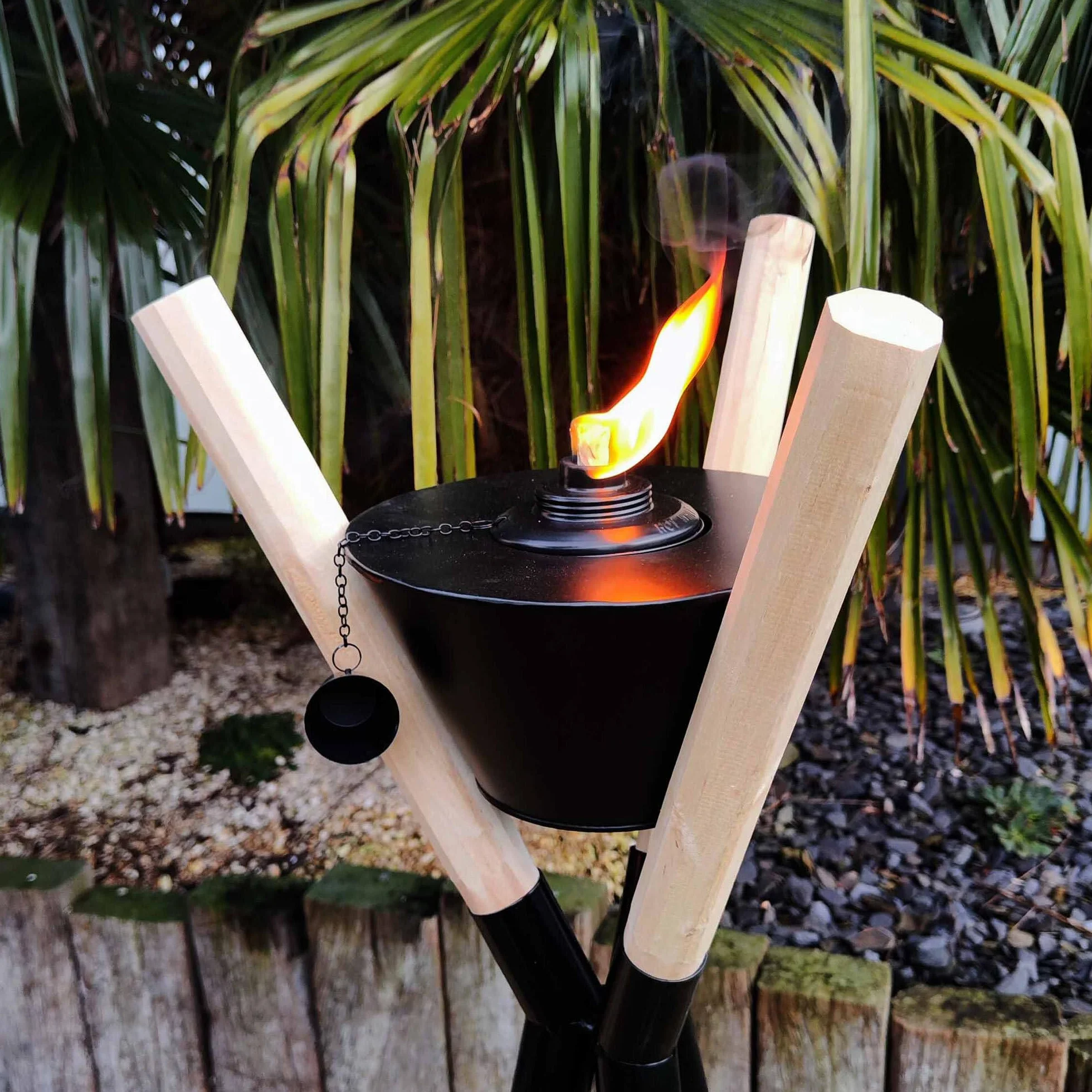 Torche de jardin UNUS avec trépied en bois et métal noire