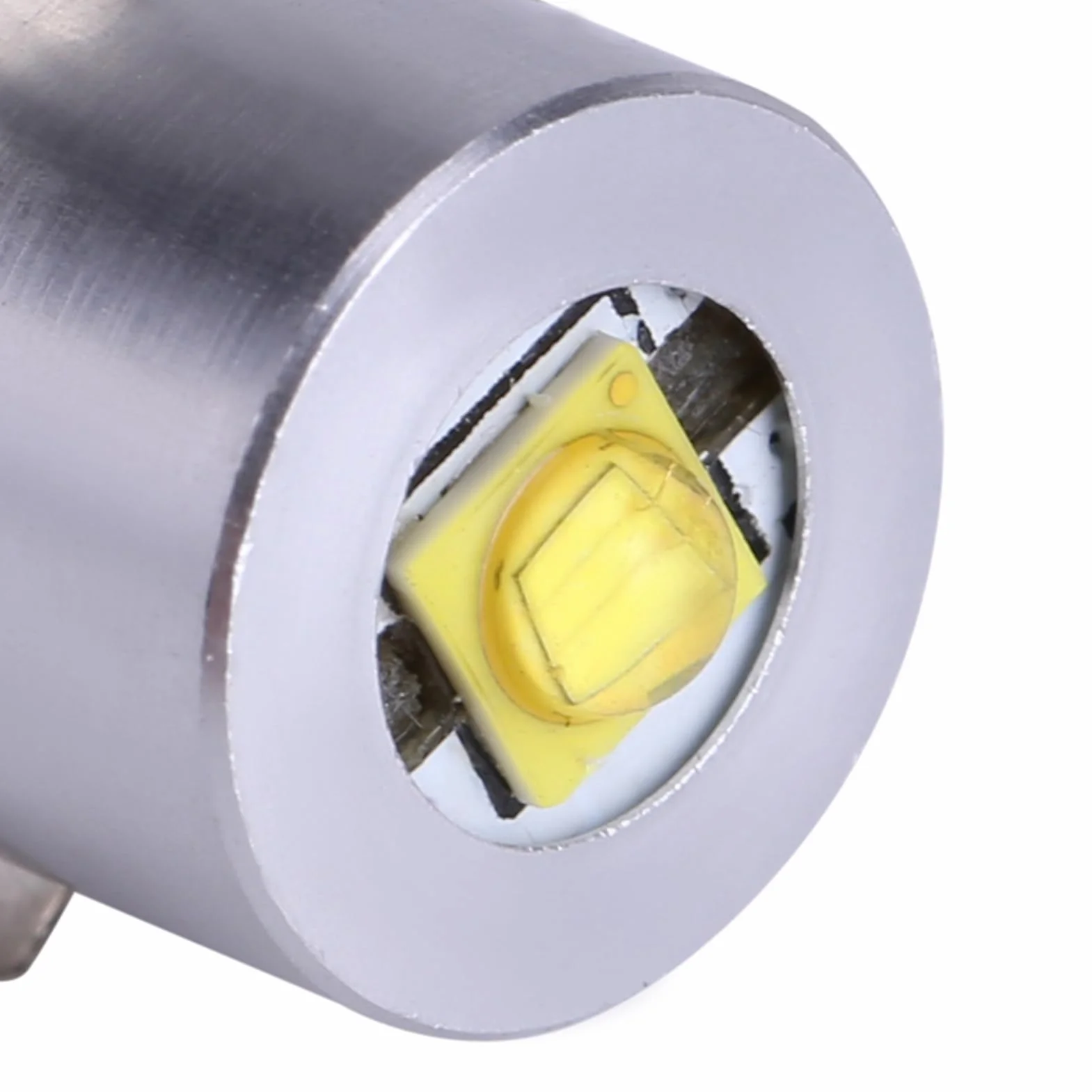Yosoo Ampoule Krypton 4.8V 0.75A de Remplacement pour Lampe de Poche LED 3W