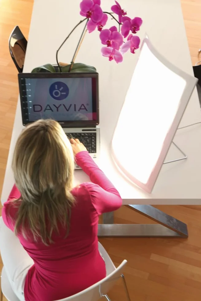 DAYVIA Lampe de Luminothérapie LED 072, 35x56x9cm, Blanc, CE Médical, Fabrication Française