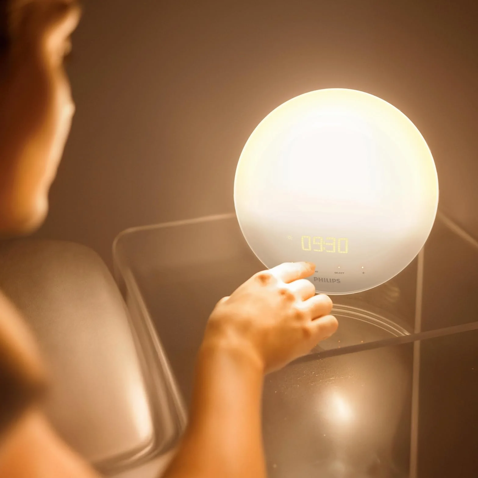 PHILIPS SmartSleep Wake-up Light HF3521/01 – Lampe de réveil avec simulation colorée du lever de soleil, 20 niveaux de luminosité, 6 sons naturels, éclairage nocturne