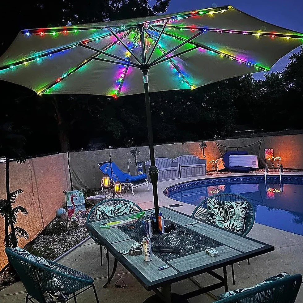 Guirlande lumineuse pour parasol 104 LED avec télécommande et minuterie 4 modes éclairage décoratif extérieur