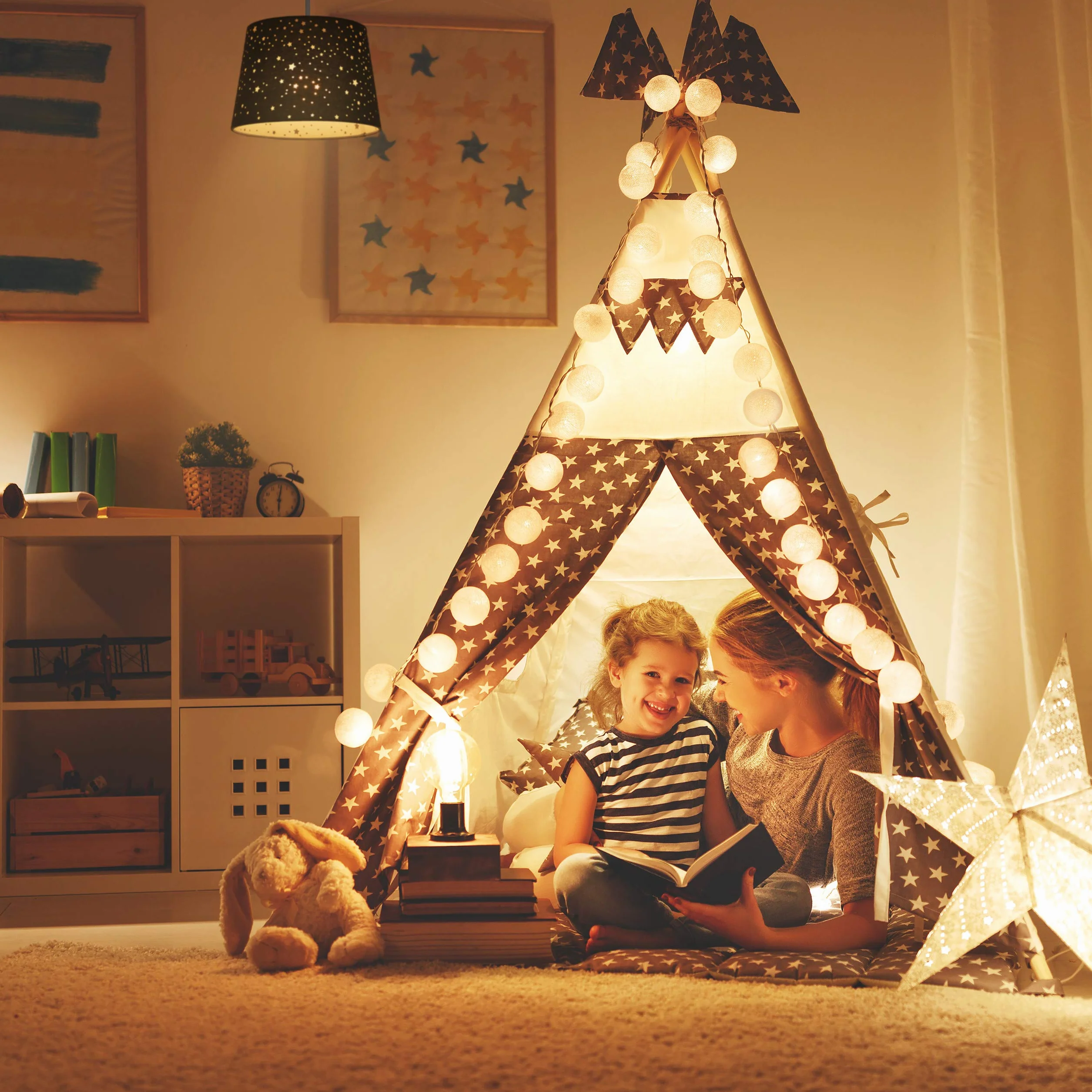 Relaxdays Lampe pour chambre motif ciel étoilé, enfants, abat-jour rond, bleu, 122 x 27 x 27 cm
