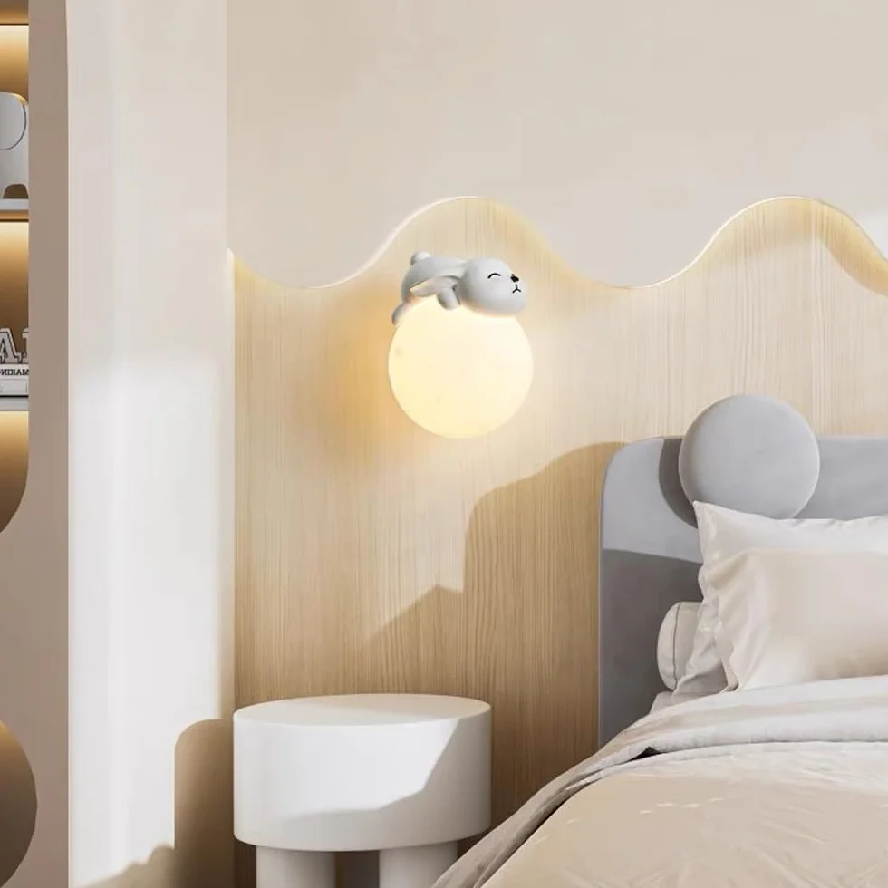 Applique Murale Lapin en Résine Blanche avec Abat-Jour Globe PLA Luminaire Mural Moderne Chambre d'enfant