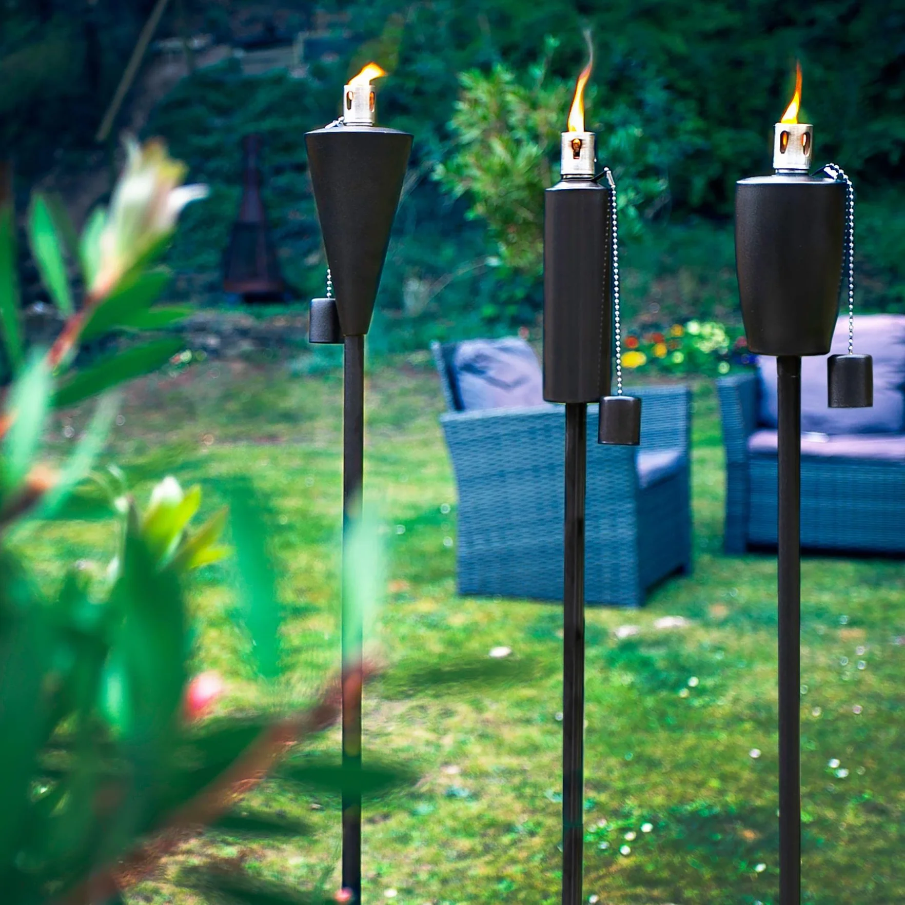 Harbour Housewares Noir 146cm Métal Cône Jardin Torche de Feu Extérieur Citronelle Paraffine Brûleur à Mazout Tiki Lanterne