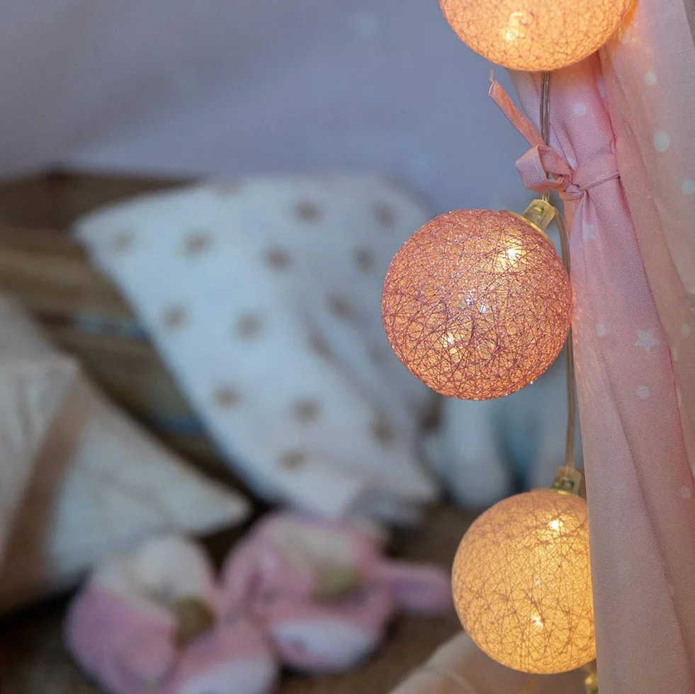 GuirLED Guirlande lumineuse boules coton LED USB Veilleuse bébé 2h Adaptateur double USB 2A 3 intensités 16 boules 1.6m Princesse