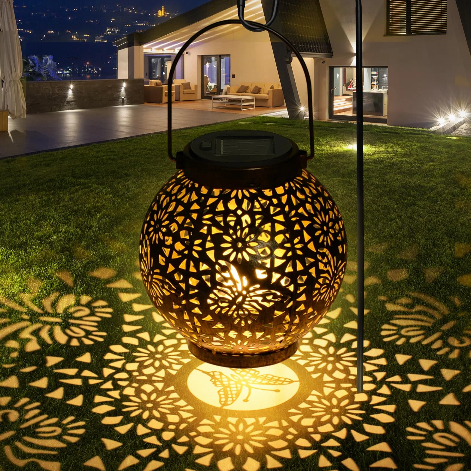 Qoosea Lampe Solaire Extérieur Metal Suspension LED Papillon Imperméable Lanternes Décoratives Évidées pour Patio Jardin Allée