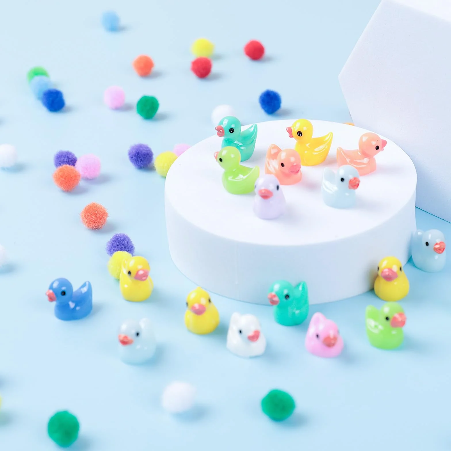 Lot de 100 Pièces Mini Canard en Résine, 10 Couleurs - 1,6 x 1,8 cm, pour Aquarium Jardin
