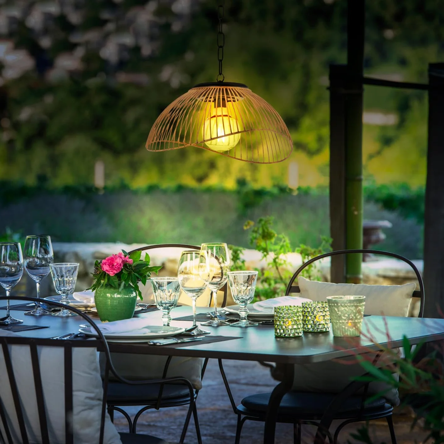 Lampe solaire extérieure SYDNEY suspension métal effet rotin