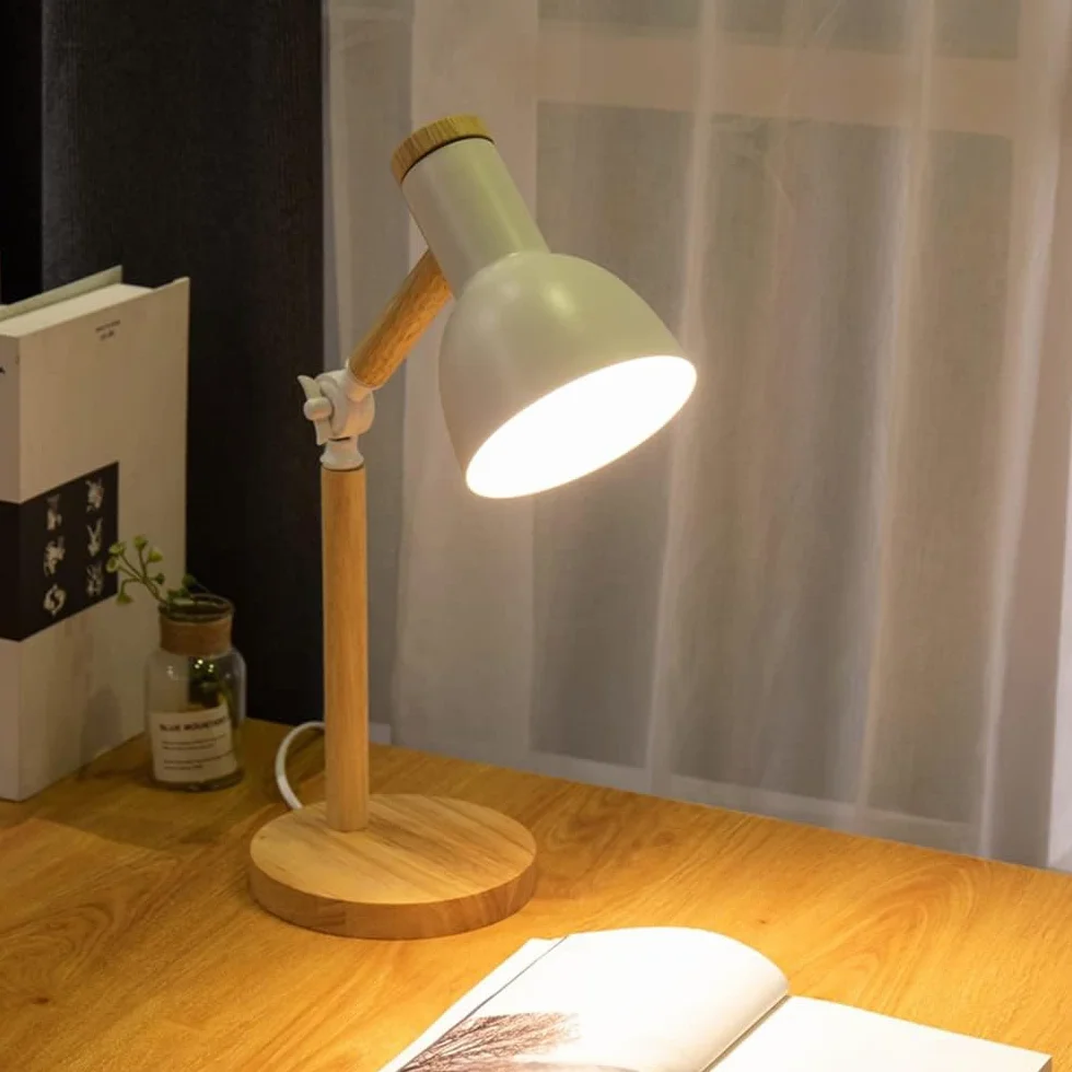 Lampe de table en bois moderne avec abat-jour en métal réglable Blanc