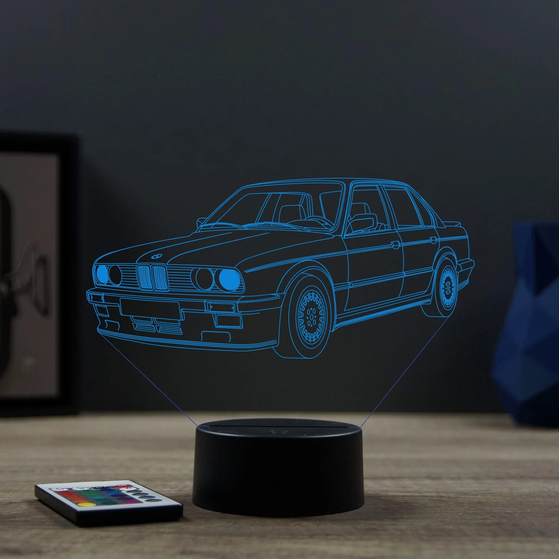 Lampe 3D BMW E30 Personnalisée Veilleuse LED 16 Couleurs Télécommande Gravure Laser Haute Précision Fabriqué en France